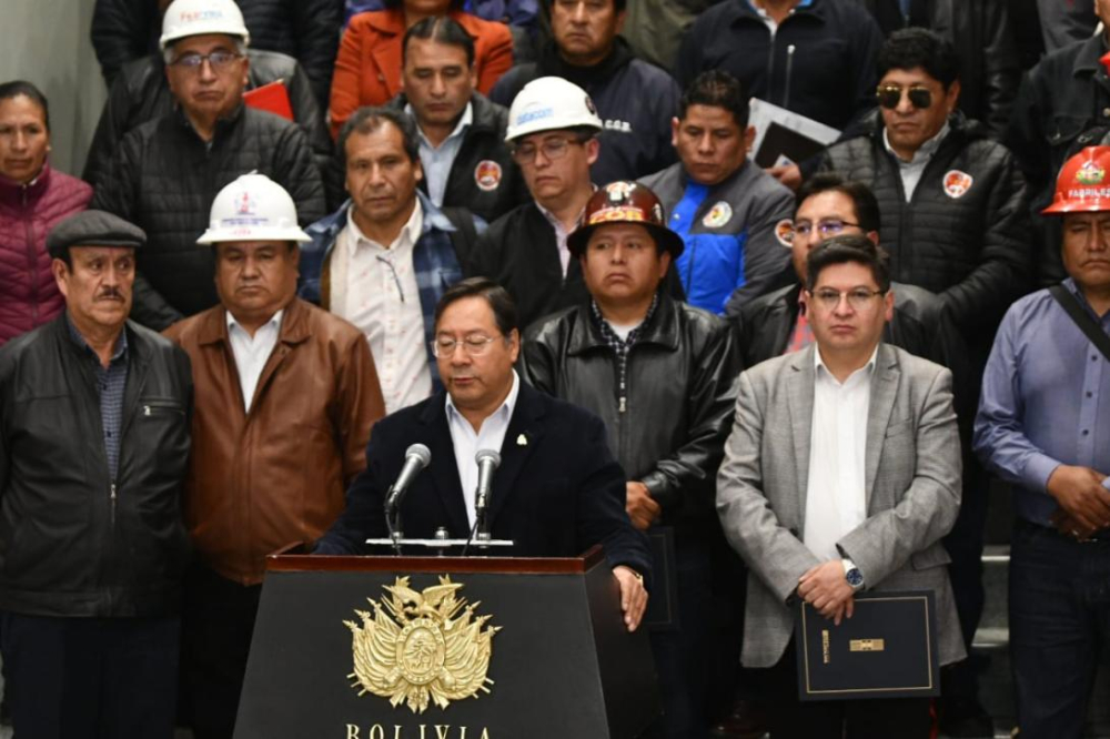 Gobierno decreta incremento del 10% al salario mínimo y 5% al haber básico