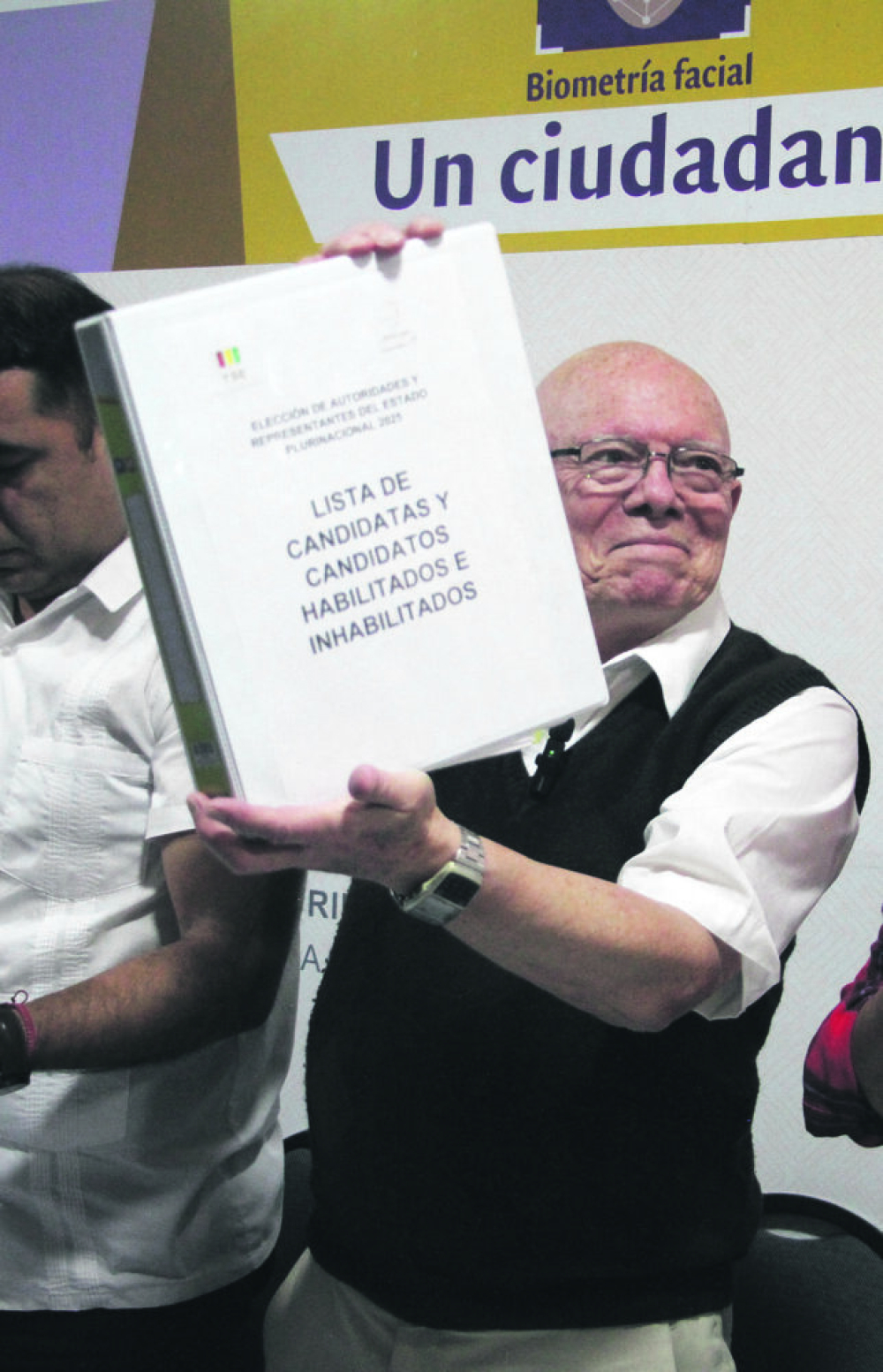 El 67% de postulantes llegó solo con el carné de identidad para el registro de candidatos
