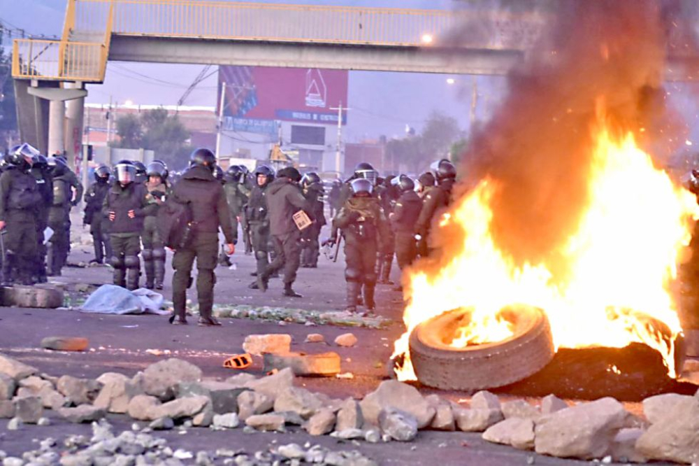Gobierno reporta menos bloqueos y dice que se paga a manifestantes