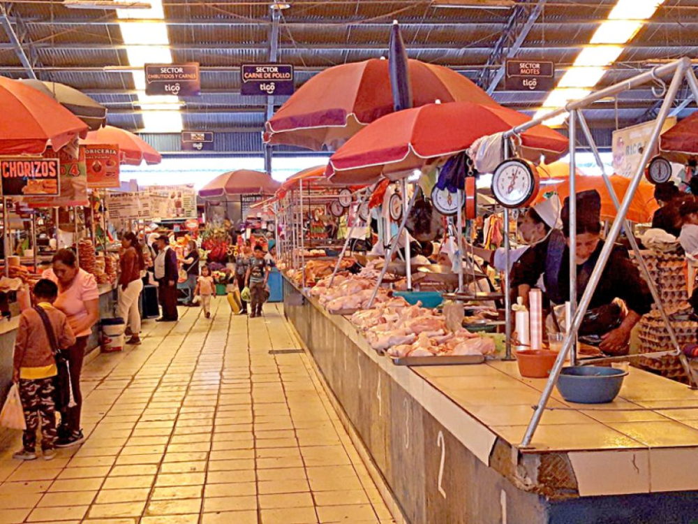 Escalada de precios de la carne de pollo en mercados del país