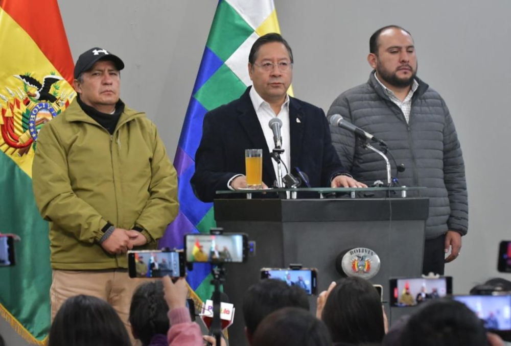 Arce ordena operativo policial y militar para desbloquear la ruta Cochabamba-Oruro