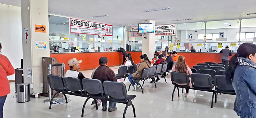 Unas 250 personas al día buscan irse al extranjero