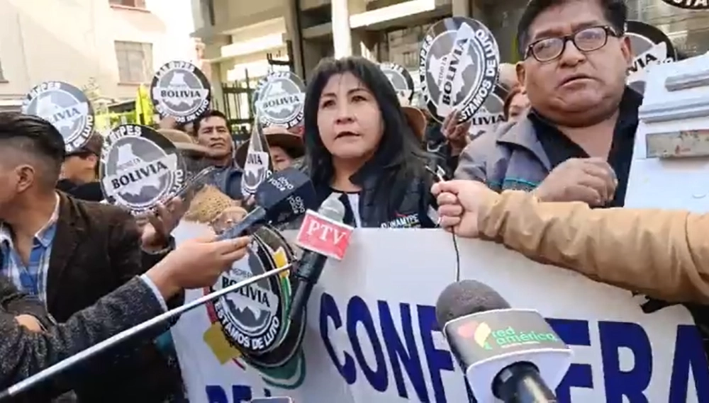 Microempresarios toman las calles de La Paz en contra de la asfixia económica que sufre el sector