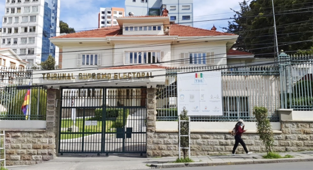 TSE mantiene a Hassenteufel como presidente interino y garantiza elecciones nacionales