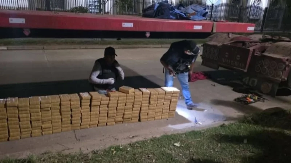 Encuentran más de 200 kilos de marihuana que estaban escondidos en un camión