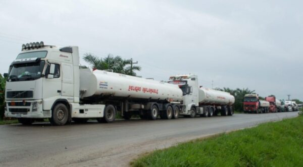 YPFB alerta que corte de vías afectará distribución de combustibles