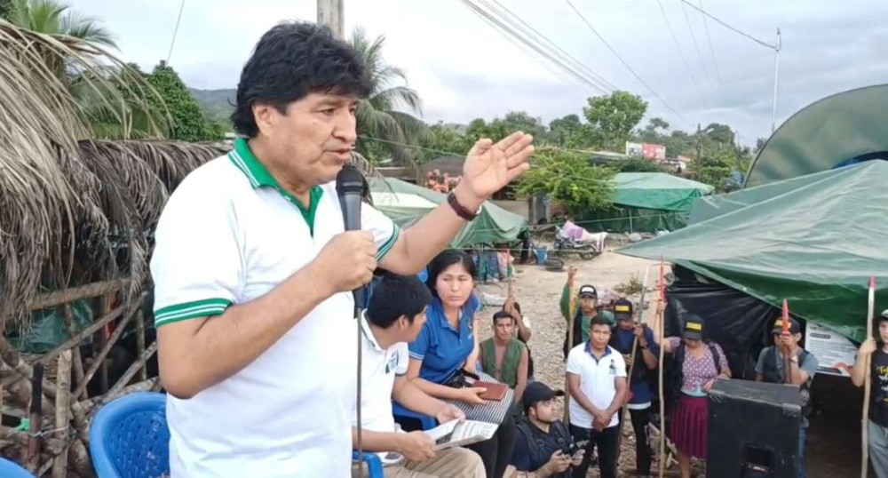 Evo Morales pide levantar vigilia cocalera contra su posible detención