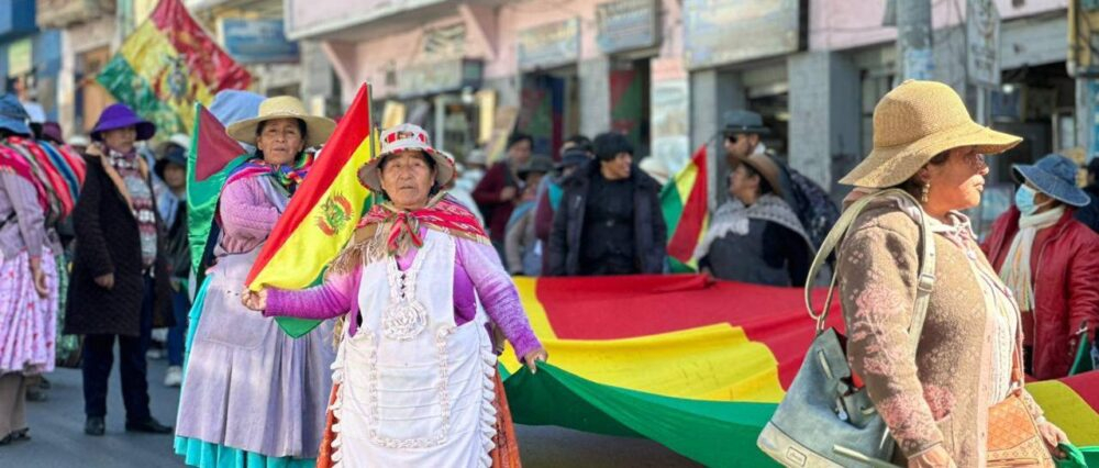 Marcha de cacerolas vacías toma las calles de La Paz por el alza de precios de productos