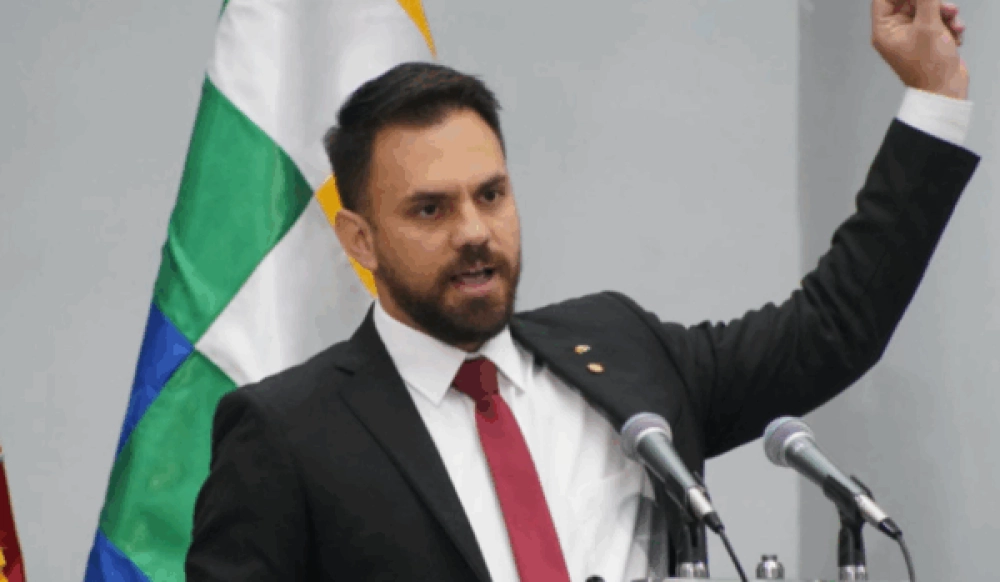 Eduardo Del Castillo cuestiona reunión en Harvard y plantea definir el futuro de Bolivia en territorio nacional