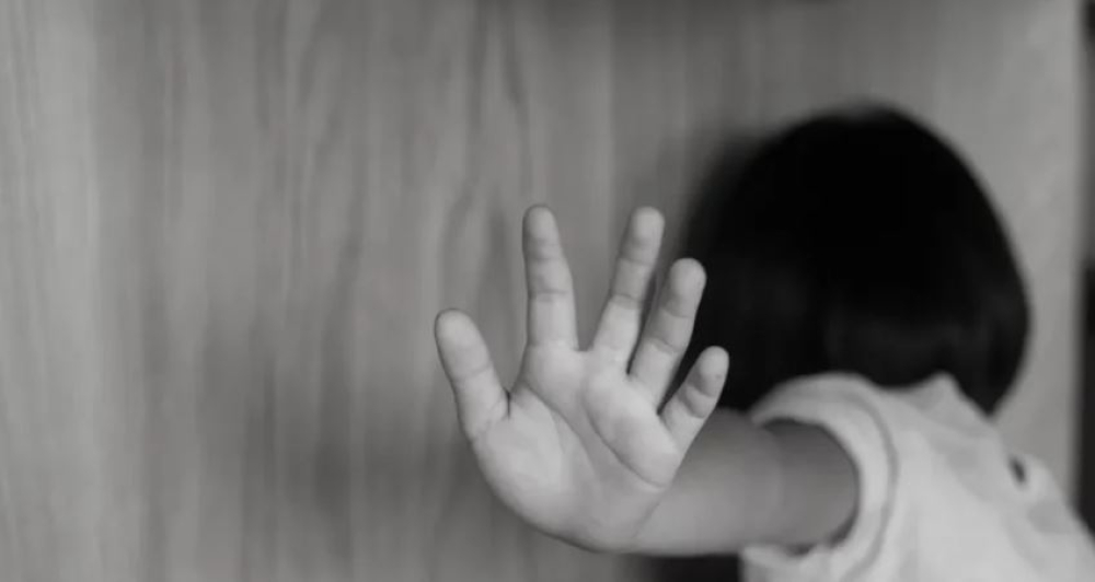 Madre agredió a su hija de 5 años con una manguera en Oruro, por derramar azúcar