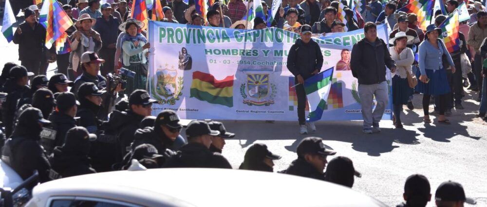 Máxima tensión en La Paz ante la marcha de los evistas, que pretenden llegar este viernes al TSE