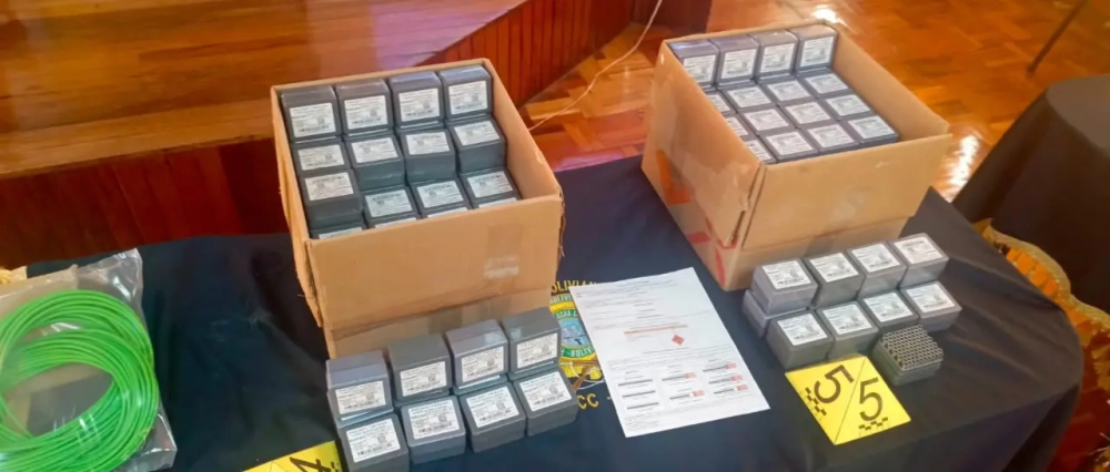 Aprehenden a dos hombres con 47 explosivos y 20.000 cartuchos de dinamita; se sospecha que era para marcha evista
