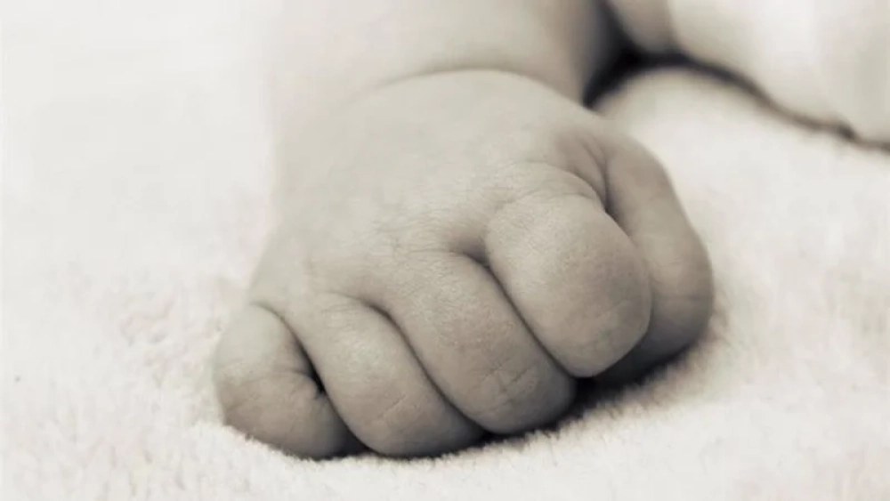 ¡Sufrió un duro golpe en la cabeza! Citan a declarar a los padres del bebé de un mes que falleció en El Alto
