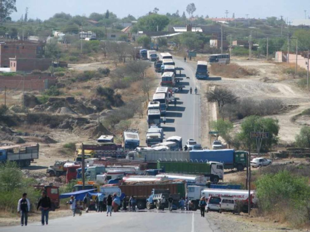 El transporte internacional pesado da 72 horas de plazo al gobierno para tratar el costo de sus operaciones