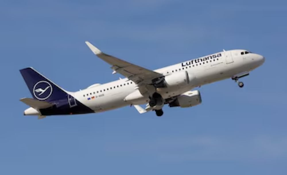 Un avión voló durante diez minutos sin pilotos: el capitán estaba en el baño y el copiloto se desmayó en la cabina